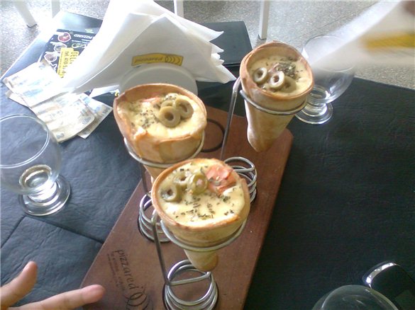 pizza-en-cono-lo-que-faltaba-rosario