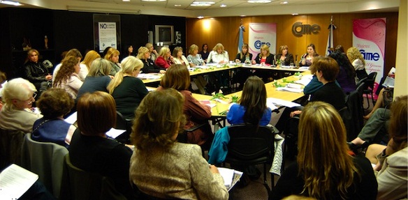 Desayuno de Mujeres AER en la Asociación Empresaria de Rosario, con motivo del mes de la mujer.