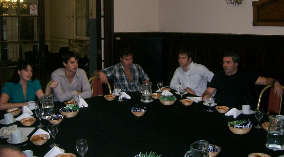 Giuliano reunido con ACEJ.