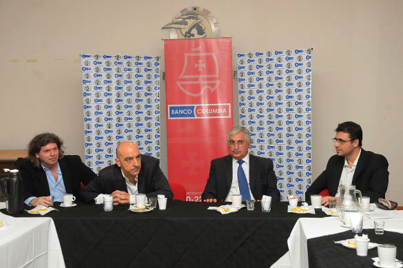 Tomás Bulat en la Asociación Empresaria de Rosario.
