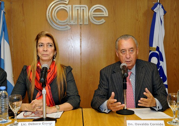 Osvaldo Cornide y Débora Giorgi.