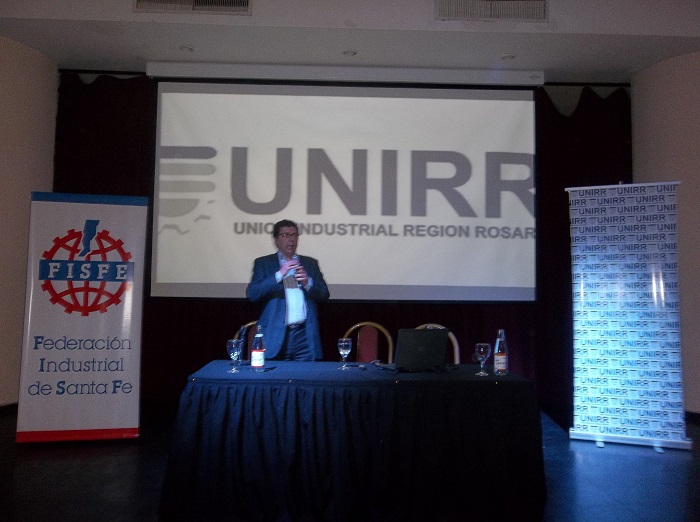 Alfredo Zaiat en la Asociación Empresaria de Rosario