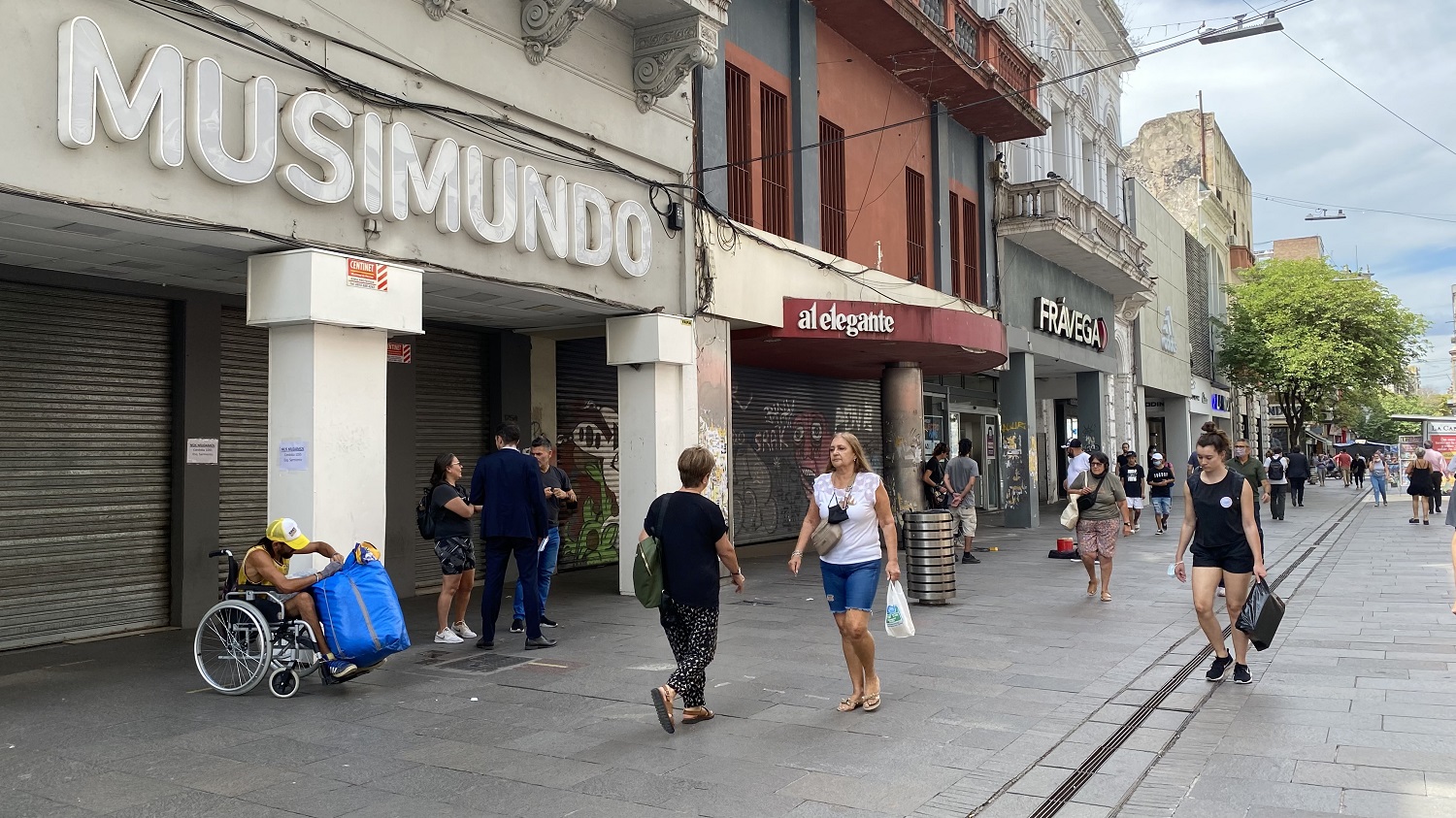Musimundo cerró el local de Córdoba al 1200 para abrir en su clásica esquina de Sarmiento y Córdoba.