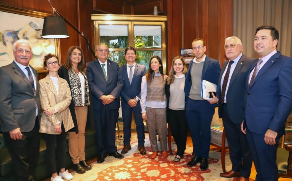 González y Diab le manifestaron a De Mendiguren la necesidad de regularizar la importación de insumos para la producción
