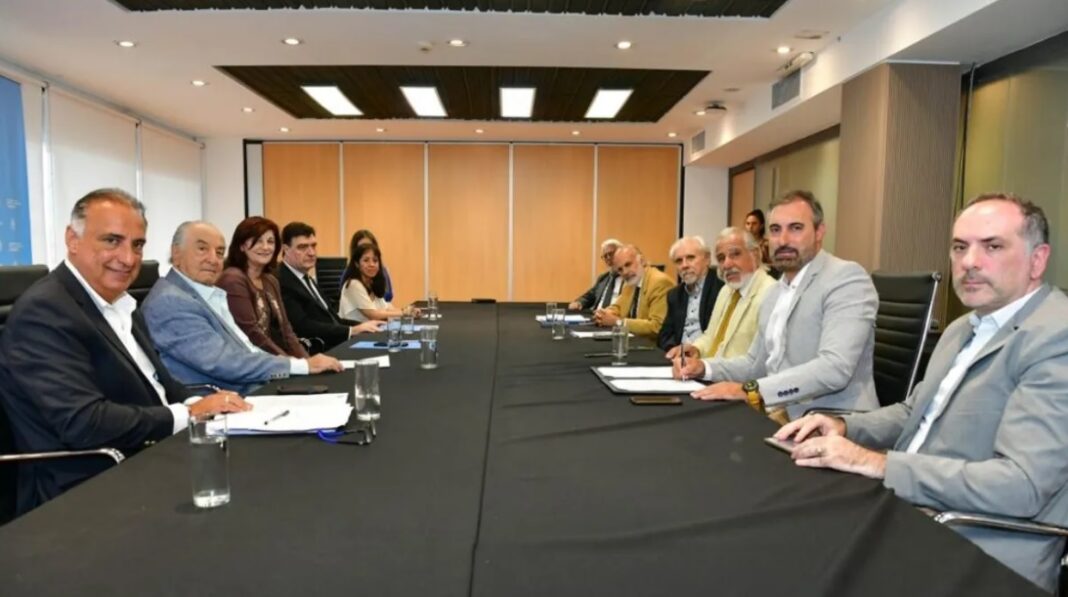 Se firmó la revisión de la paritaria de Comercio 2022.